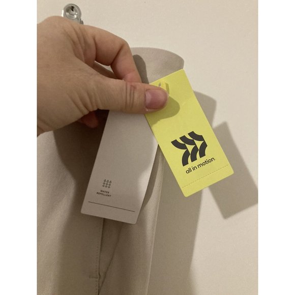 All In Motion Men's Travel Shorts Beige Size 40 Water Resistant - Picture 4 of 6